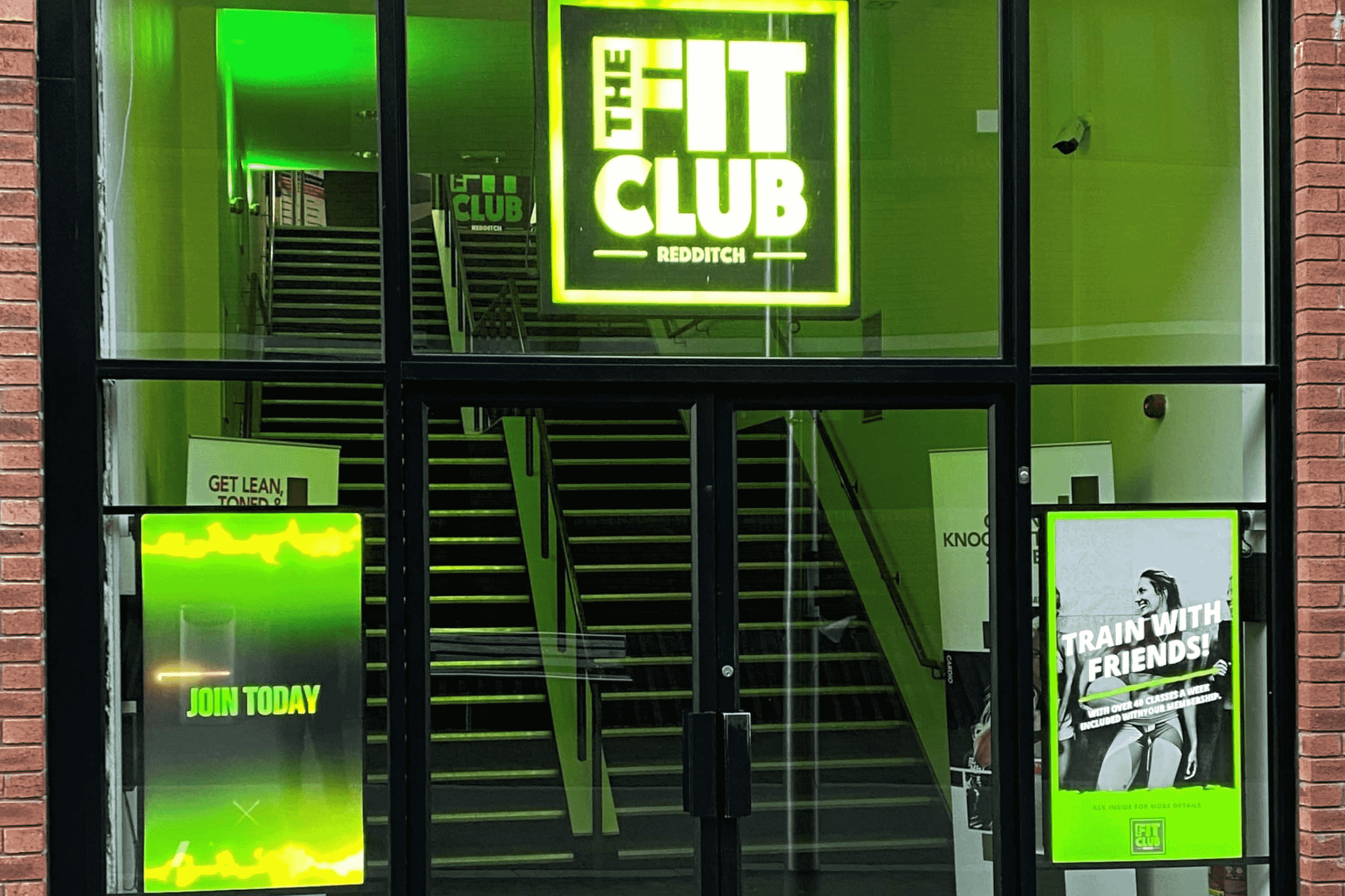 fitclub-entrance-tablet-min-1.png